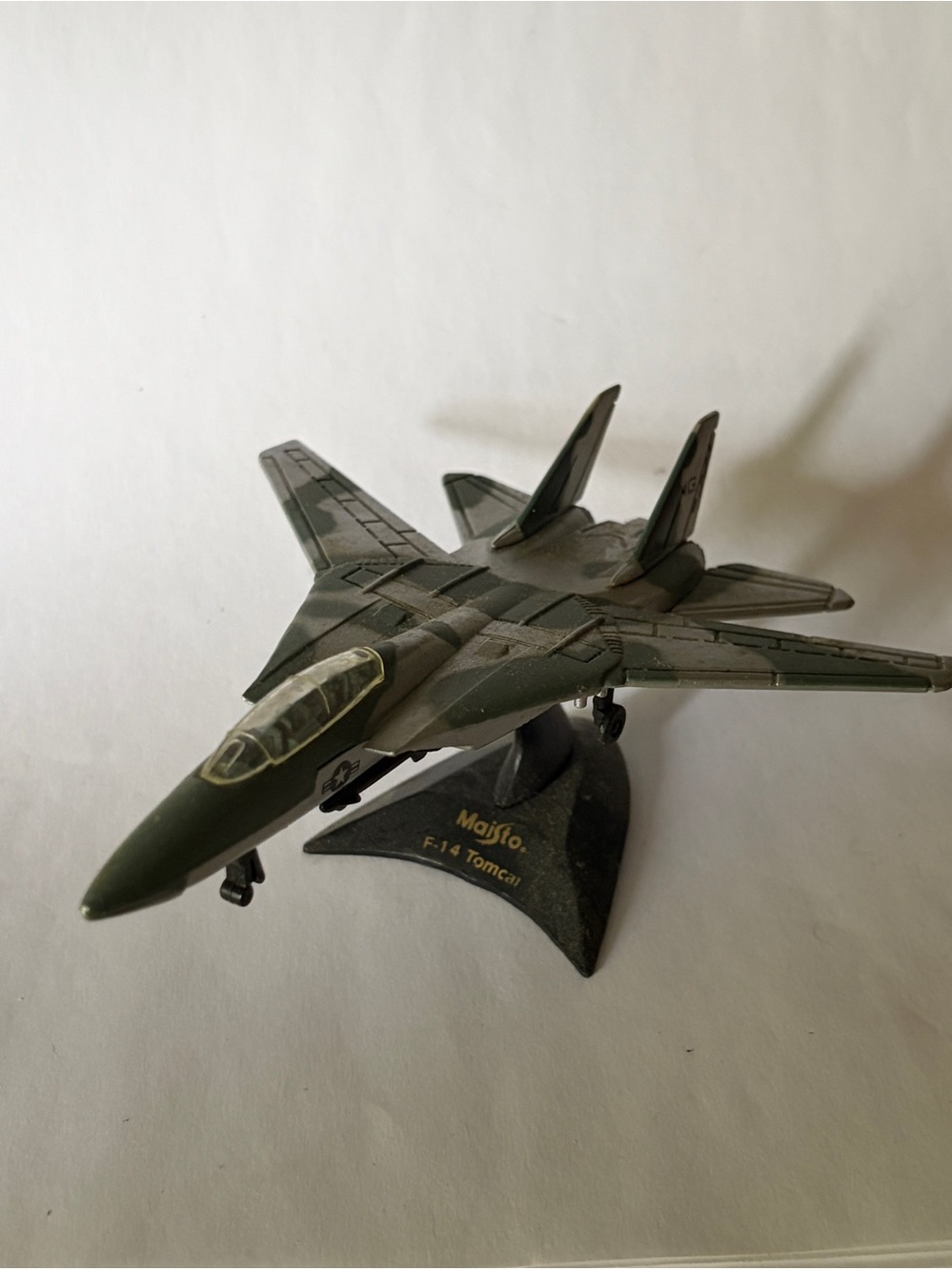 Maisto Grumman F-14 Tomcat Diecast Military Airplane Model w/ Stand 1:72